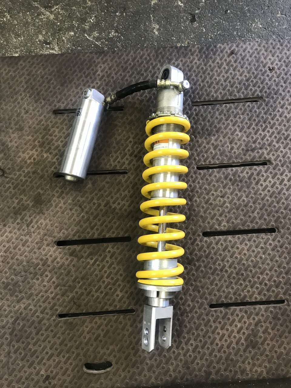 GMD神戸【作業事例】 スズキ DR250R 純正 リアサス リアショック