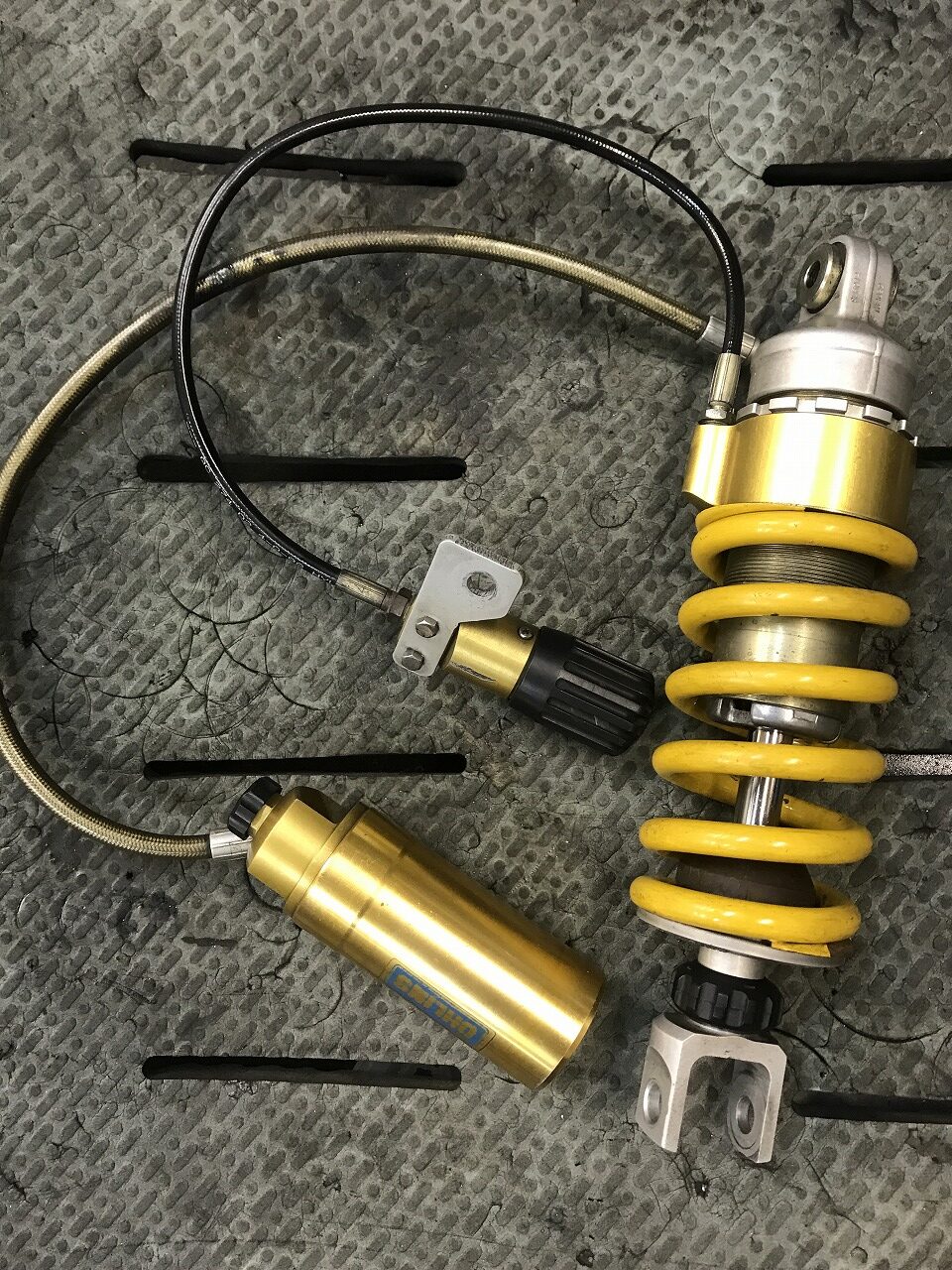 GSF1200　オーリンズ　リアショック GMD神戸【作業事例】 スズキ GSF1200 オーリンズ リアショックOH - GMD