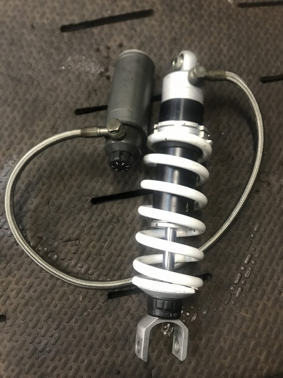 GMD神戸【作業事例】 カワサキ ZZR1100 WP リアサスOH - GMD